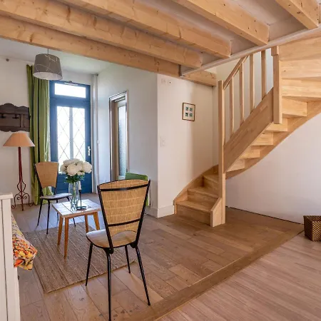 بيت للعطل La Pierre Fleurie By Interhome